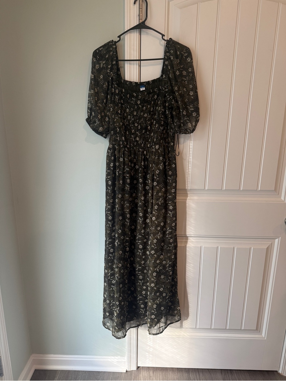 Old Navy Green Floral Dress size Medium